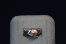 Load image into Gallery viewer, 14k White Gold Lavendar Button Freshwater Pearl and Diamond Ring
