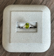 Load image into Gallery viewer, 14k White Gold Peridot and Diamond Ring
