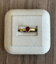 Load image into Gallery viewer, 18k Yellow Gold Round Mozambique Garnet Ring
