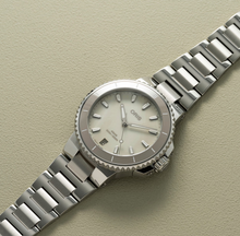 Load image into Gallery viewer, One Ladies Oris Automatic Aquis Date Watch
