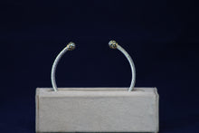 Load image into Gallery viewer, John Medeiros Canias Collection Thin Wire Cuff

