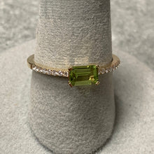 Load image into Gallery viewer, 14k Yellow Gold Diamond and Peridot Ring

