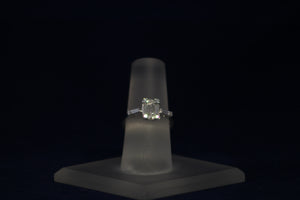 18k White Gold Diamond Engagement Ring