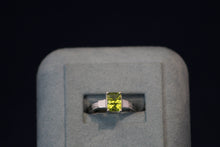 Load image into Gallery viewer, 14k White Gold Peridot Ring
