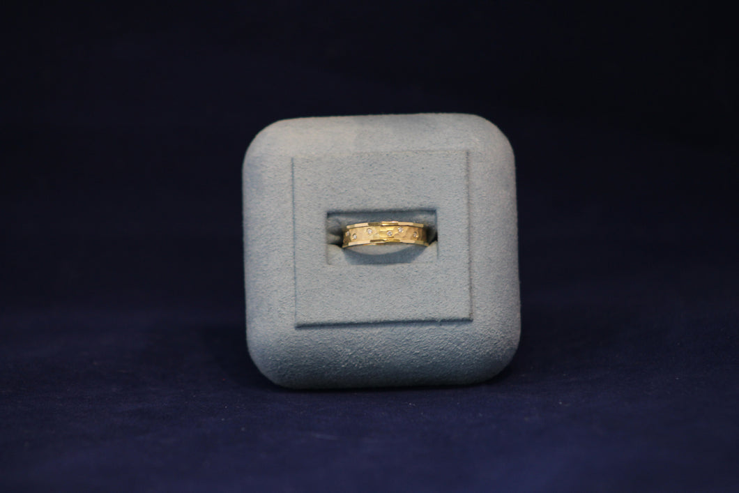 14k Yellow Gold Diamond Hammered Fancy Ring